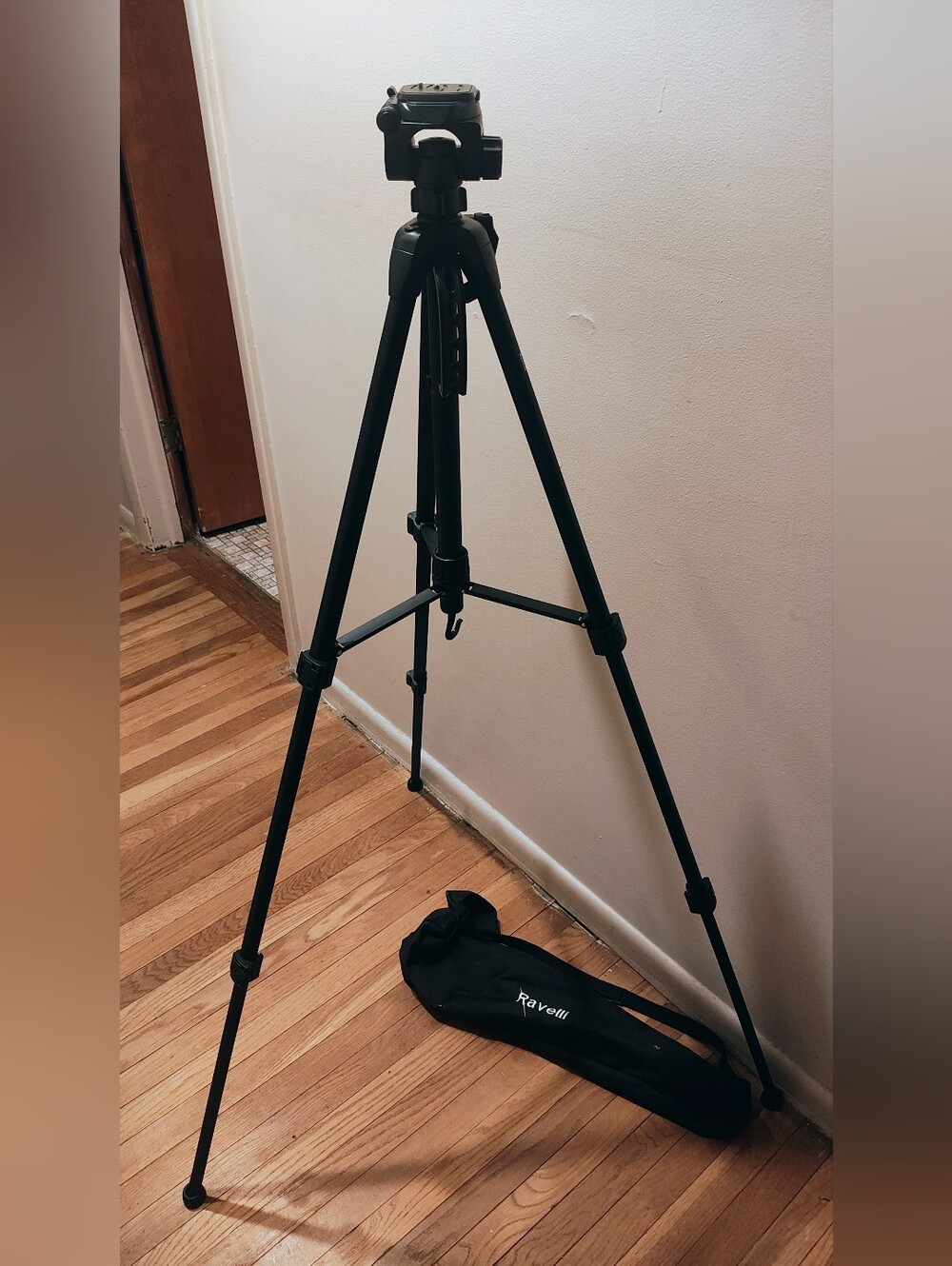Ravelli Black Camera Tripod with Carry Bag